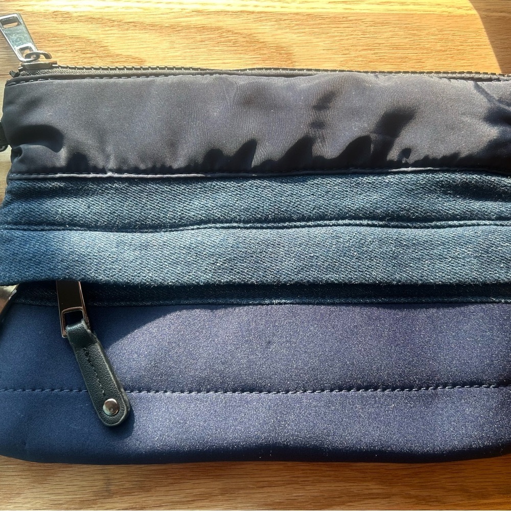 4/$20🌷💙Sondra Roberts Blue Squared Clutch
❣️NO shoulder strap included❣️